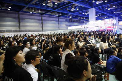 0-수상결과를_기다리는_참가자